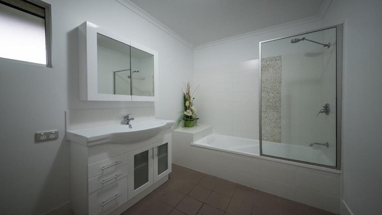 Watersons At Airlie Central Apartments エアリービーチ エクステリア 写真