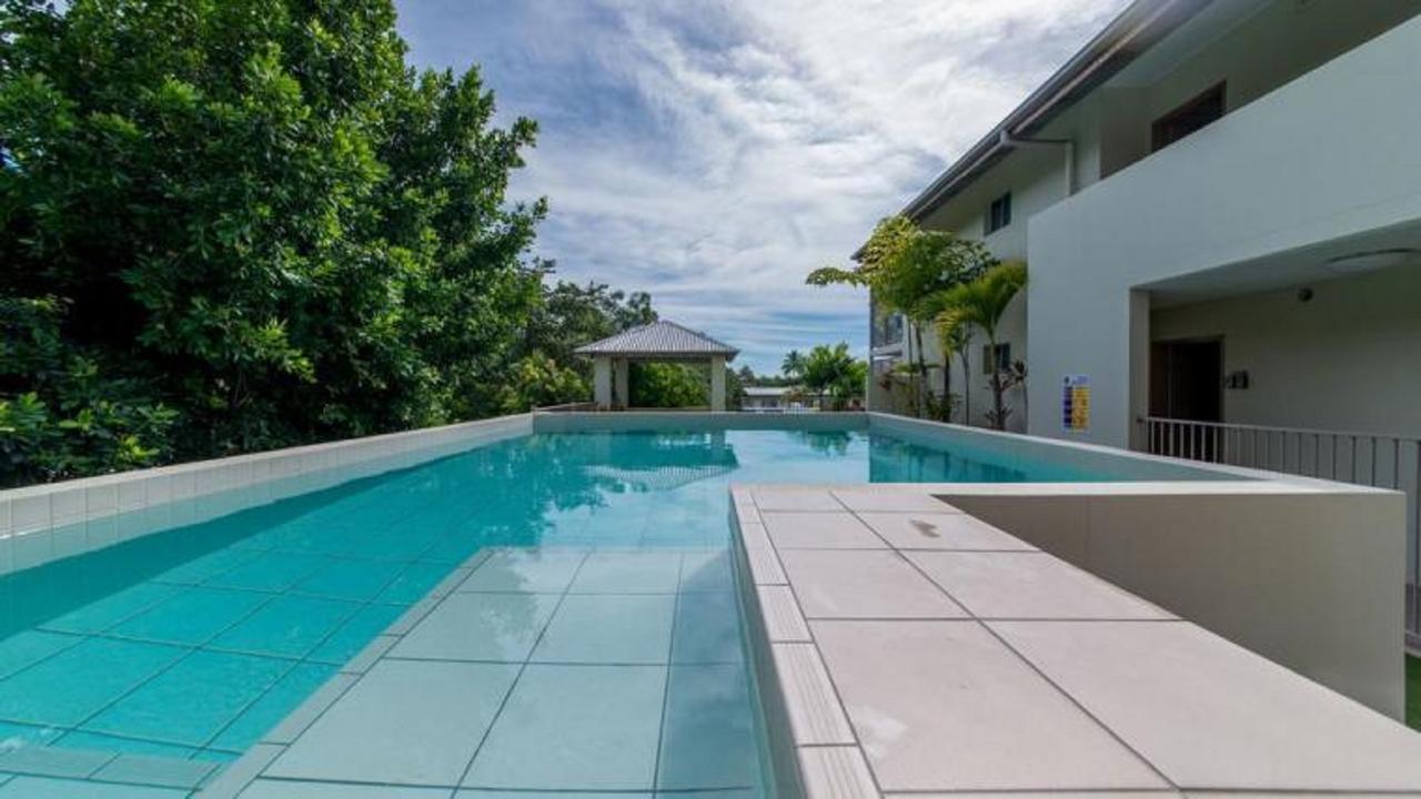 Watersons At Airlie Central Apartments エアリービーチ エクステリア 写真