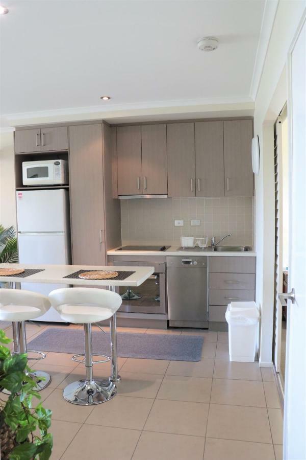 Watersons At Airlie Central Apartments エアリービーチ エクステリア 写真