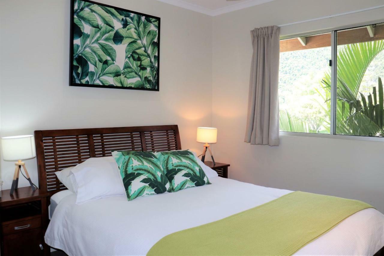 Watersons At Airlie Central Apartments エアリービーチ エクステリア 写真